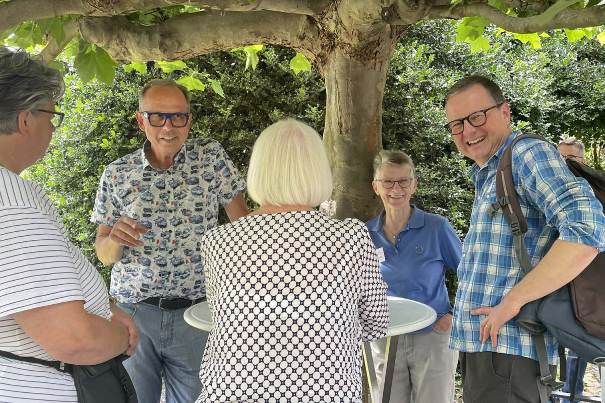 Hospiz Gartenfest - wir sind im Gespräch